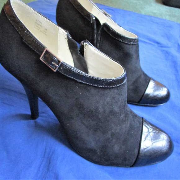 CALVIN KLEIN HIGH HEEL SUEDE BOOTIES w/LEATHER TRIM - Picture 11 of 11